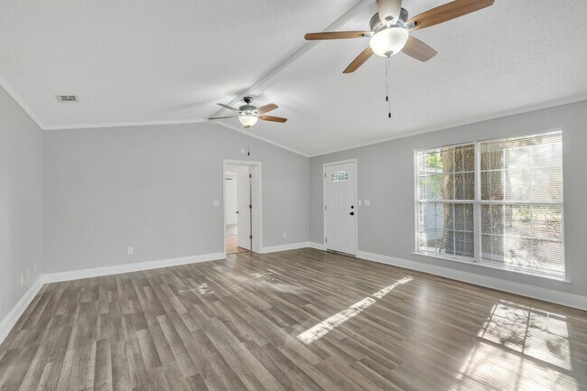 Building Photo - 319 Jones Rd