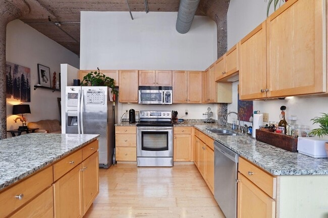 Building Photo - 521 S 7th St