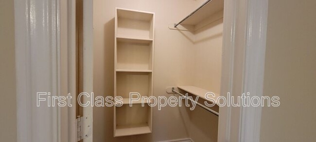 Building Photo - 1130 N Gardner Ave