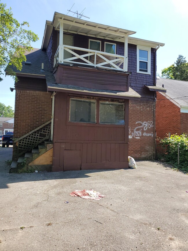Building Photo - 1637 Outer Dr E