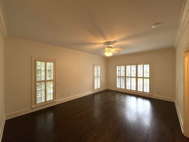 Building Photo - Cotswold Home