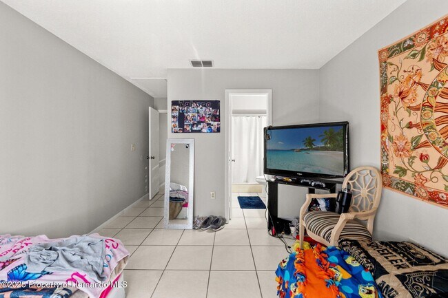 Building Photo - 7124 Barclay Ave