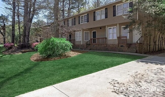 Building Photo - 265 Lexington Heights