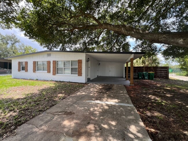 Building Photo - 1221 Cypress Ln