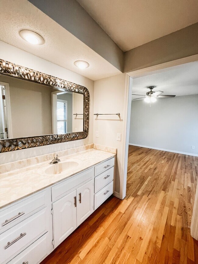 Building Photo - Southwest Springfield - Kickapoo High