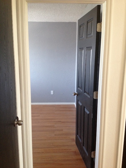 Building Photo - 2241 W Hillside Ave