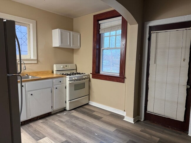 Building Photo - 5918 Arendes Dr