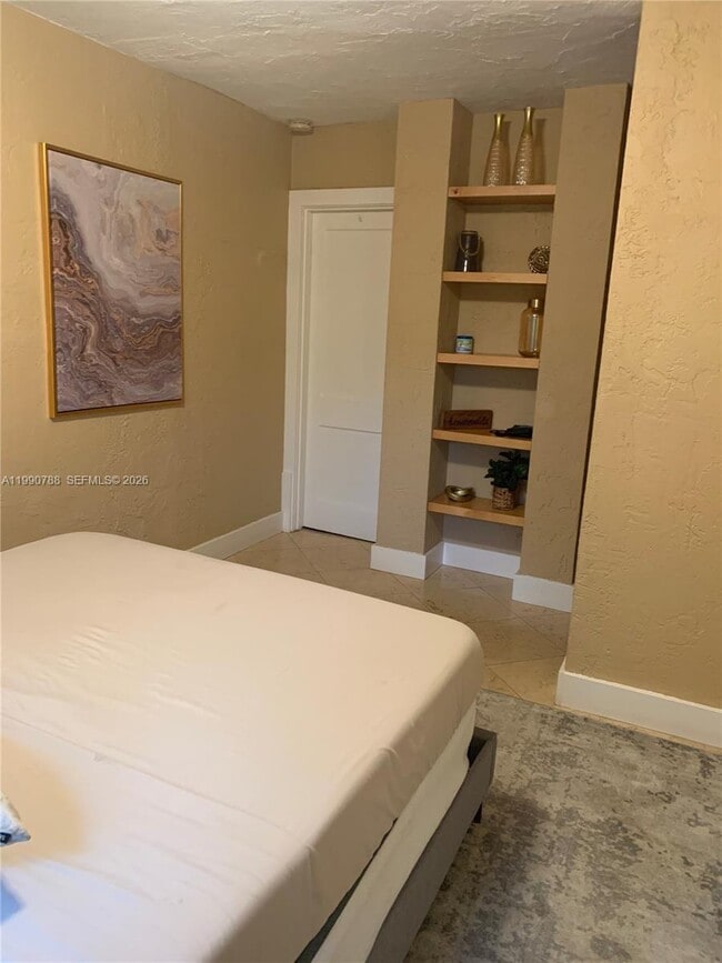 Building Photo - 329 W 28th St