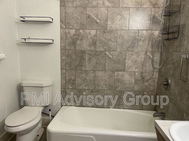 Building Photo - 1000 SW College Ave