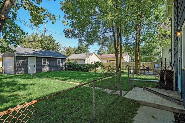 Building Photo - 1541 Carroll Ave