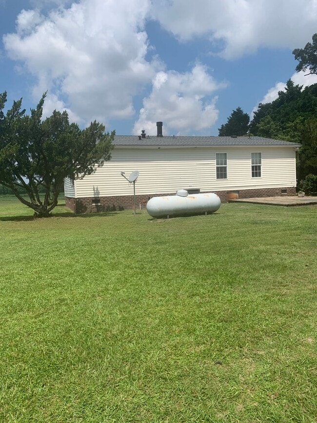 Building Photo - 3 Bedroom 2 Bath Home in Belvidere $1350/mo