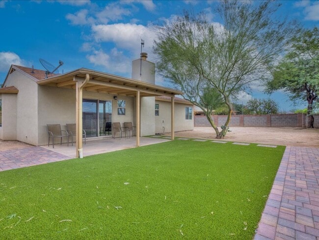 Building Photo - 3 Bedroom 2 Bathroom: Partially Furnished home!! **UNFURNISHED-RENTAL PRICE IS $3,000.00**
