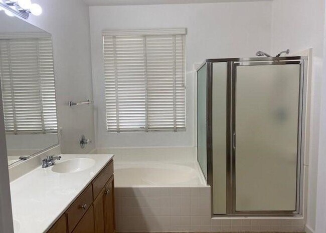 Building Photo - CLEAN ~ TURNKEY ~ SINGLE STORY ~ 4 BEDROOM / 2 BATH