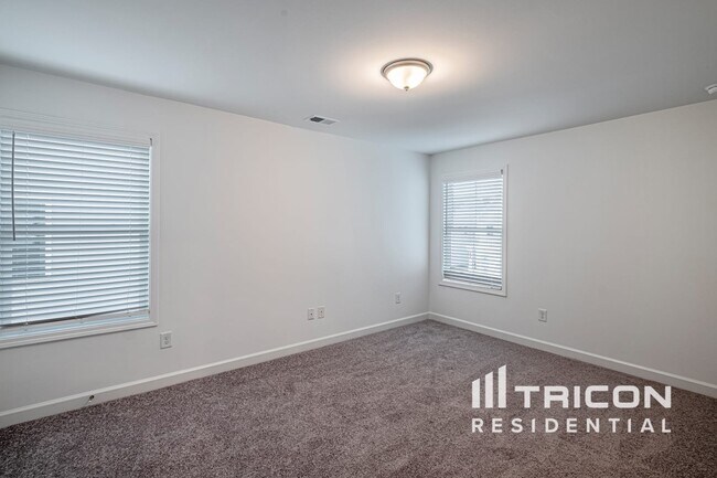 Building Photo - 124 E Rdg Wy