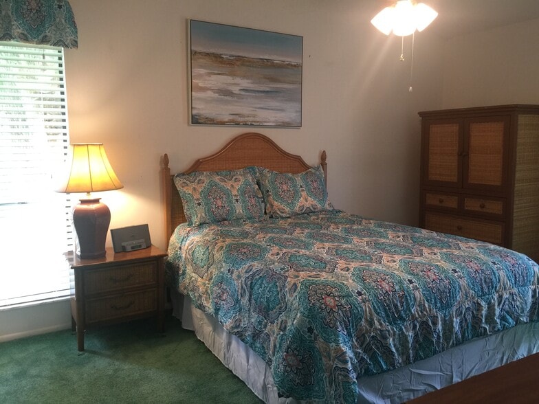 Bedroom 2 with full bath - 4438 Middlebrook Rd