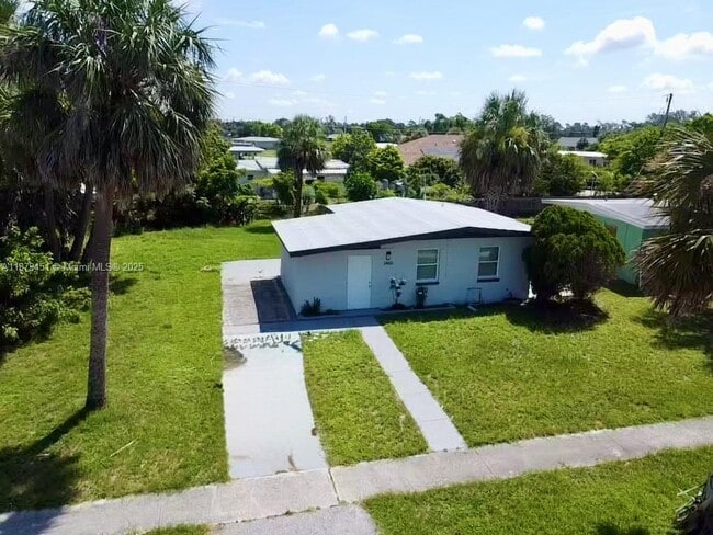 Building Photo - 3460 Normandy Dr