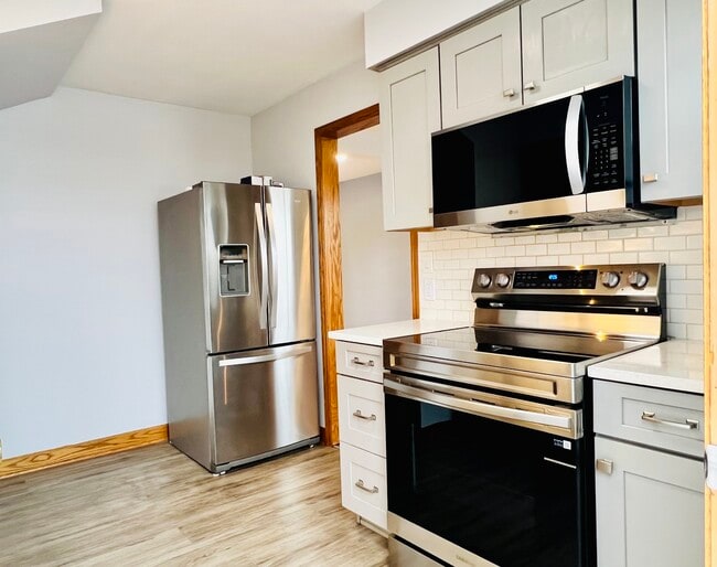 Building Photo - 5249 W 64th Pl