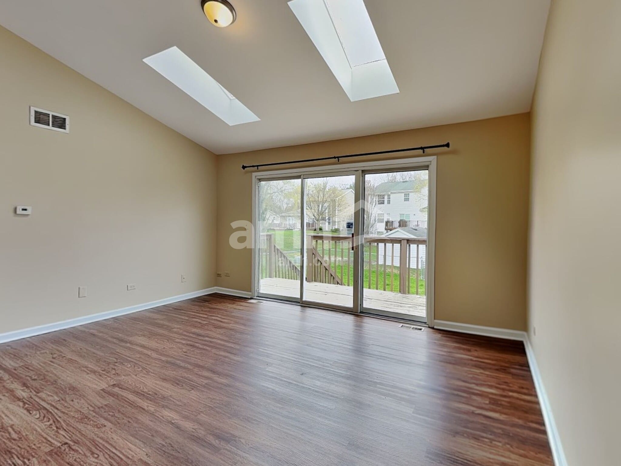 Building Photo - 4609 Vista Dr