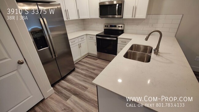 Building Photo - Modern 3 bed 2.5 bath TH for Rent in West ...