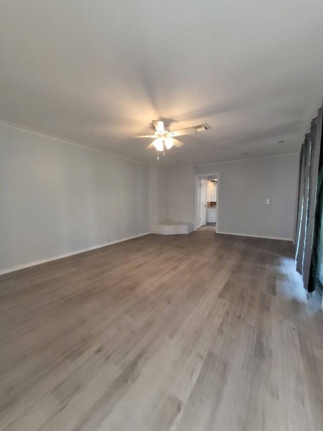 Building Photo - (4) Bed/(2.5) Bath in Core Norman Avail NO...