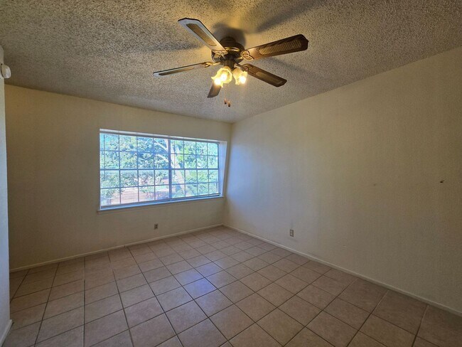 Building Photo - 2304 Wales Cir
