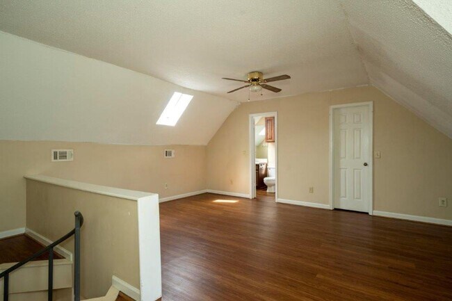 Building Photo - Campus Courtyard at Glenn #10