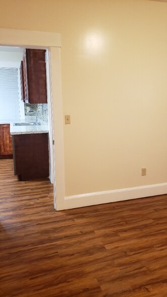 Building Photo - 753 Winchester Ave