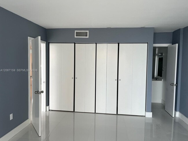 Building Photo - 1351 NE Miami Gardens Dr