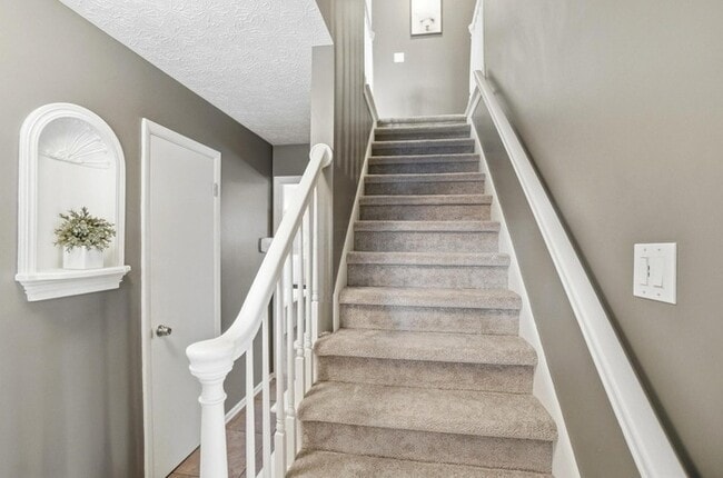 Building Photo - Spacious 4BR Home with Finished Basement & Fenced Yard in Olentangy Hills