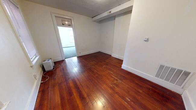 Building Photo - 2431 Vine St