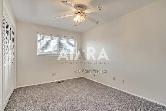 Building Photo - 1374 Marinwood Ave