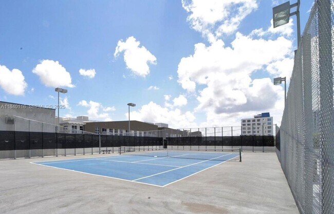 Building Photo - 460 NE 28th St