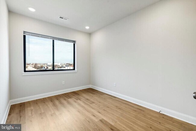 Building Photo - 2157 E Lehigh Ave