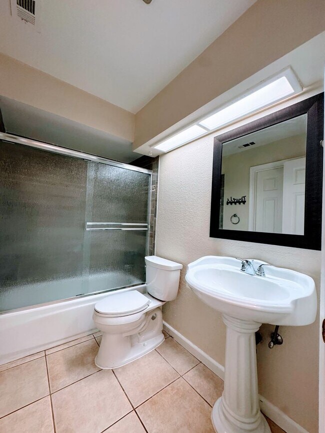Building Photo - 10453 Sierra Crst Dr