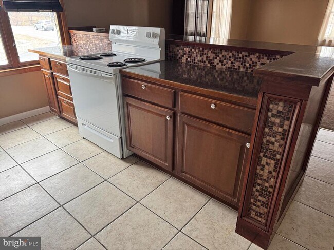 Building Photo - 25 E Bridge St