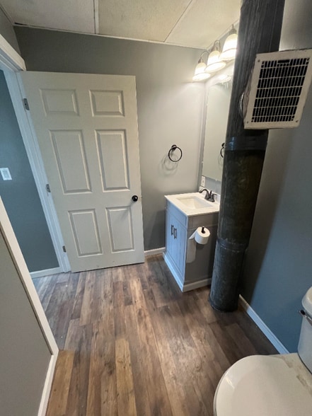 Building Photo - 1200 Gomber Ave