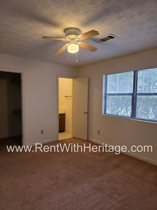 Building Photo - COME SEE THIS FANTASTIC 2 BEDROOM 2 BATH DUPLEX!