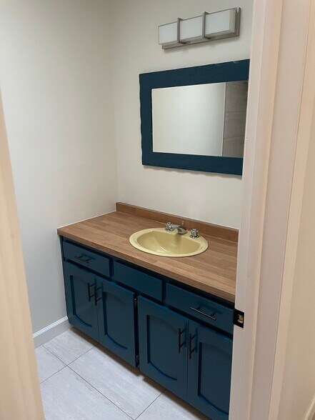 Building Photo - 42 W Highbanks Rd