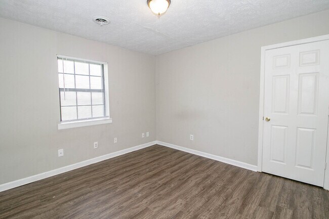 Building Photo - 20-420 Thompsonville Ln