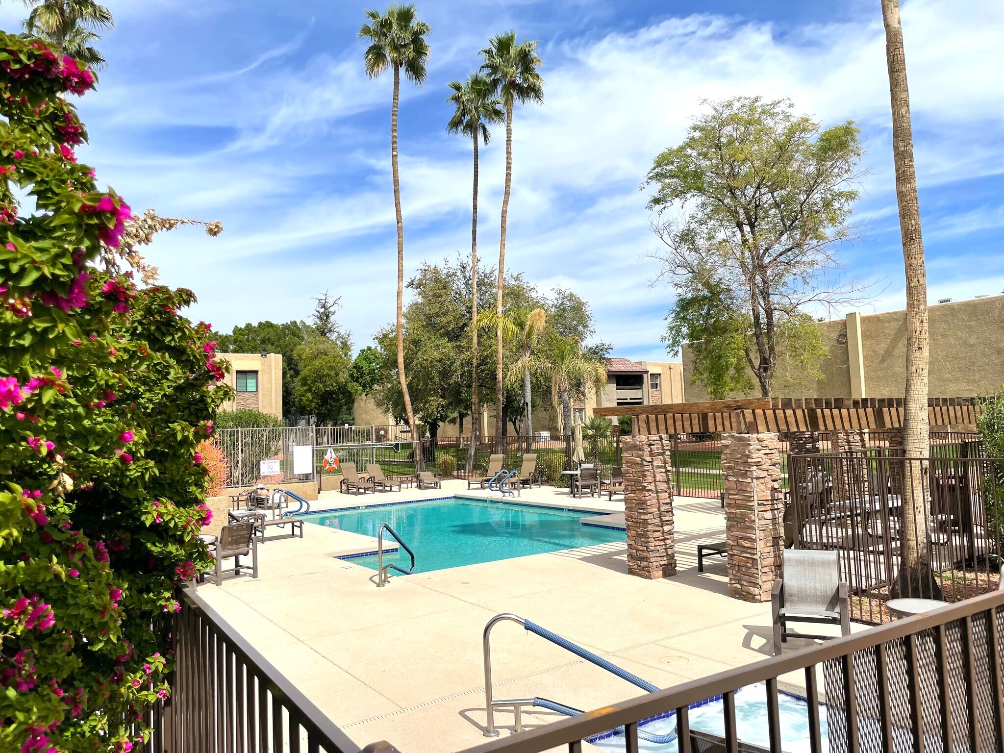 Building Photo - 3825 E Camelback Rd