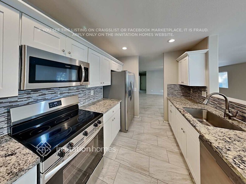 Building Photo - 1039 E Desert Moon Trail