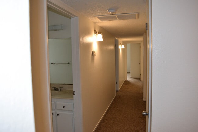 Building Photo - 4809 Millbrook Way