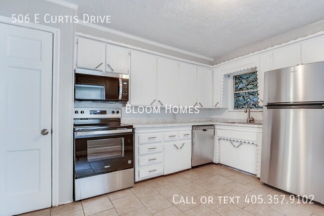 Building Photo - 506 E Curtis Dr