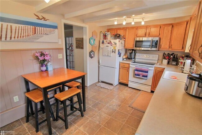 Building Photo - This adorable home is available for rent. This 2 bedroom property has bee renovated