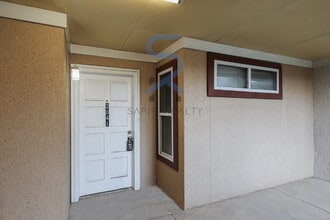 Building Photo - 2041 Oak Park Ln