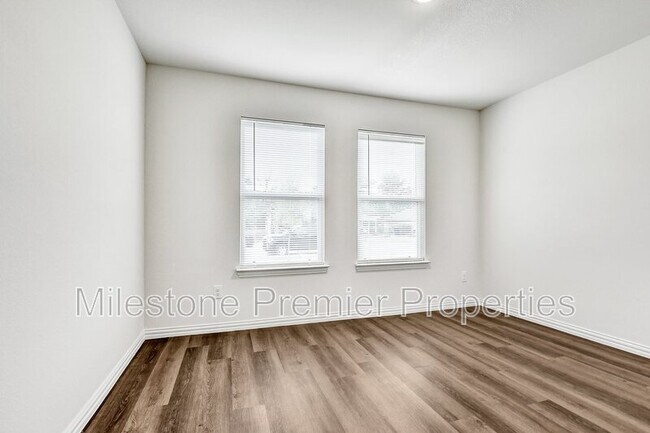 Building Photo - 419 E Hull St