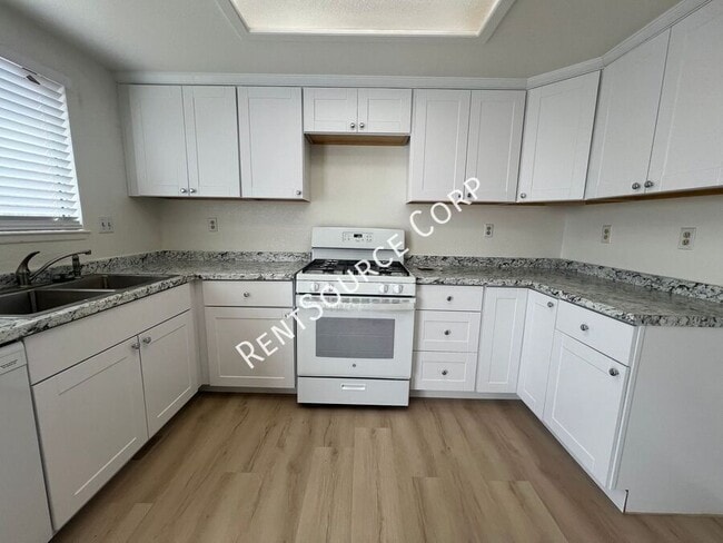 Building Photo - 841 Chateau Way