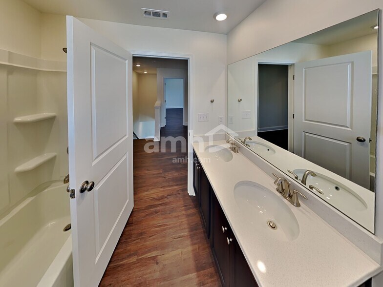 Building Photo - 103 Marin Dr
