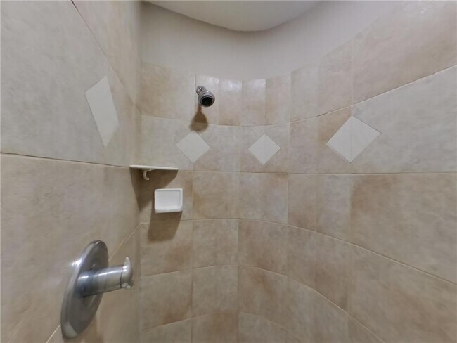 Building Photo - 8915 Umbria Pl N