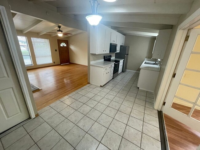 Building Photo - $3,590 / 3 BR - 1509 SF - VERY NICE MISSIO...